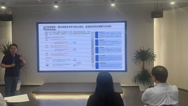 如何破解通用模型与行业需求适配(pèi)矛(máo)盾(dùn)，高(gāo)校(xiào)专(zhuān)家(jiā)提出智能体优化解决方案